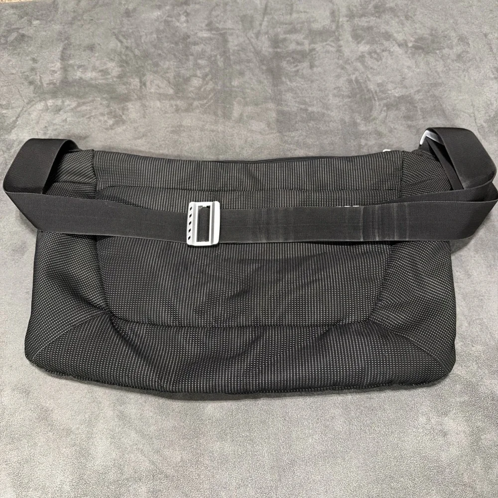 Thule Sling Dotted Black Messenger Bag Transit Work Laptop Crossbody